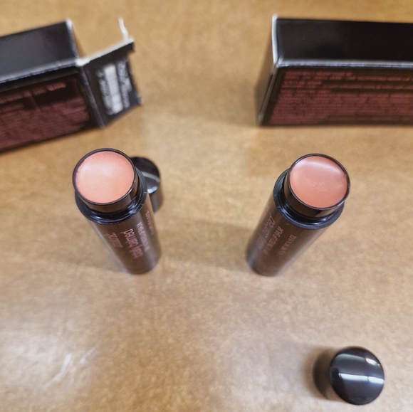 Mark. Totally Balmed Spf 15 Tinted Lip Balm 2 colors - Picture 2 of 4